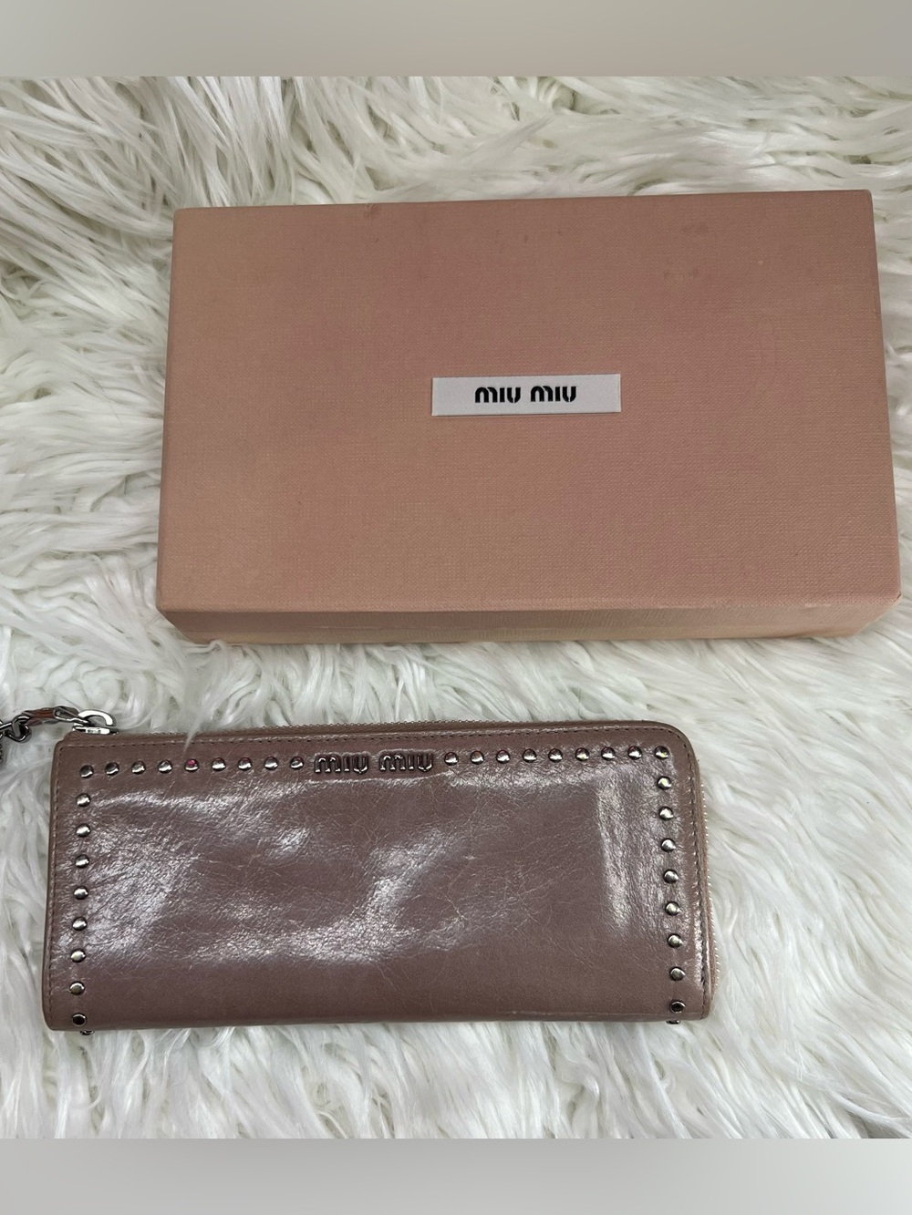 Miu Miu Pink Studded Leather Zip Wallet with Heart Charm - Picture 4 of 9